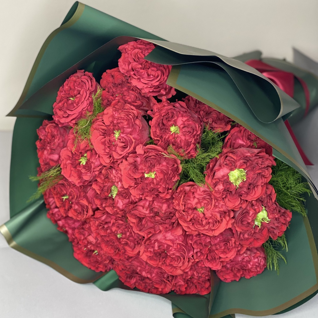 Red Eye Garden Roses Bouquet 'Emerald'