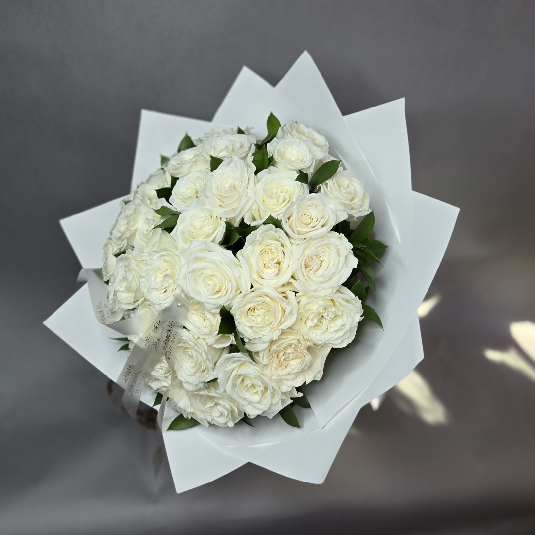 Unique White Roses White Roses Bouquet 'Unique'